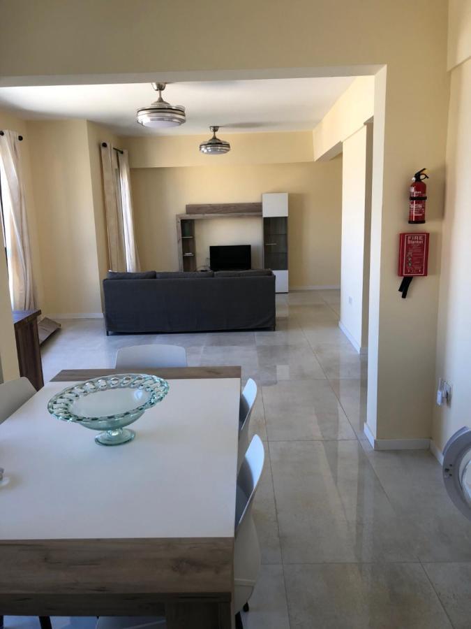 The Sea Across The Road - Flat 4 Apartment Сейнт Полс Бей Екстериор снимка