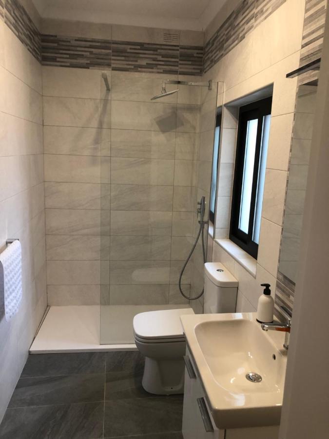 The Sea Across The Road - Flat 4 Apartment Сейнт Полс Бей Екстериор снимка