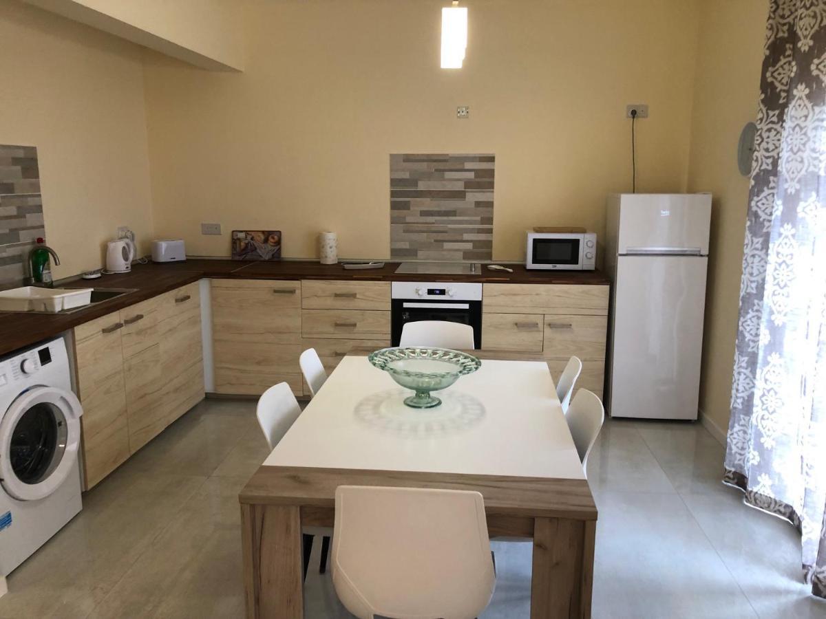 The Sea Across The Road - Flat 4 Apartment Сейнт Полс Бей Екстериор снимка