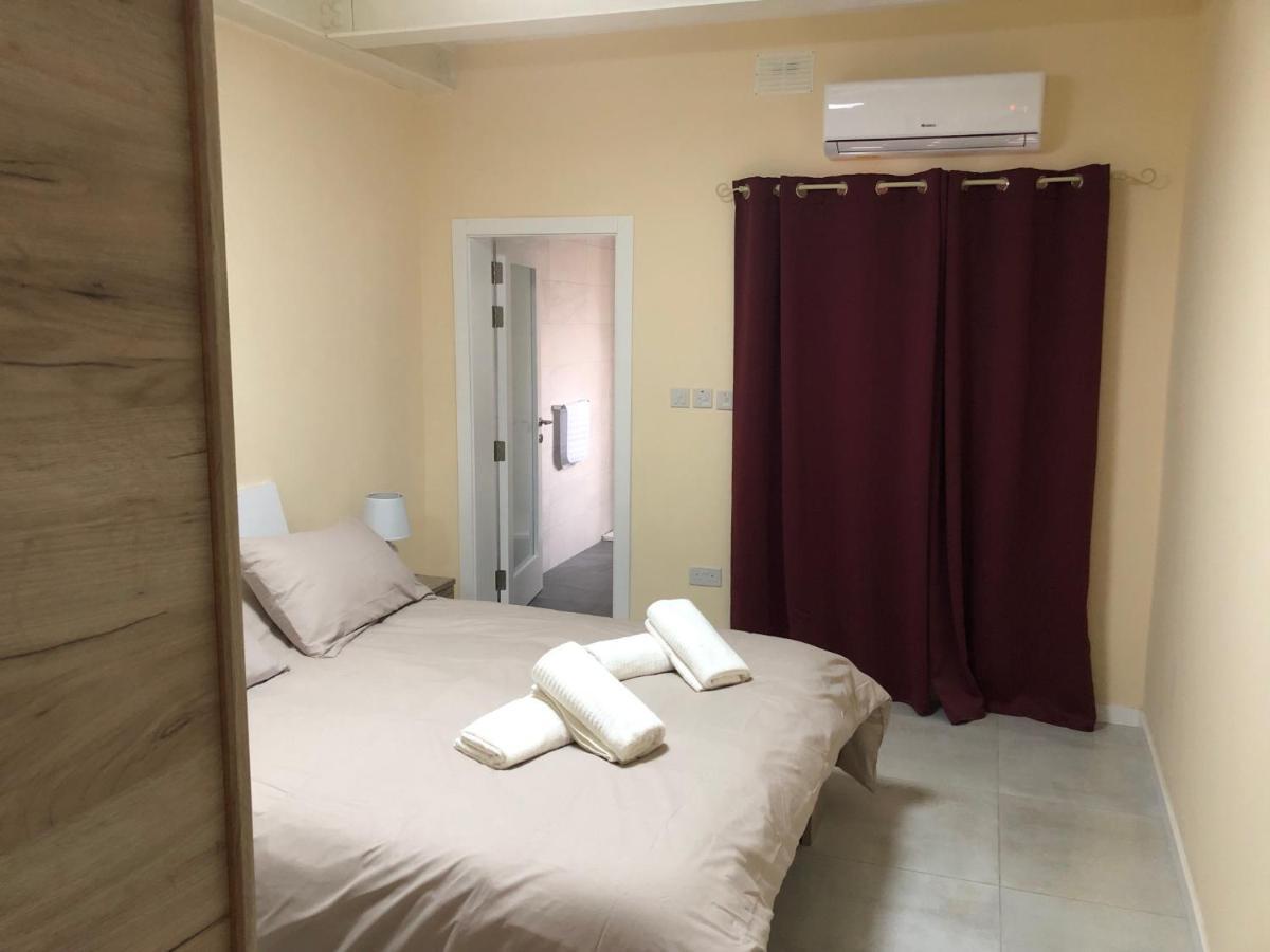 The Sea Across The Road - Flat 4 Apartment Сейнт Полс Бей Екстериор снимка